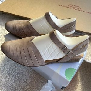 Shoes Earth origins SZ 9 New in box